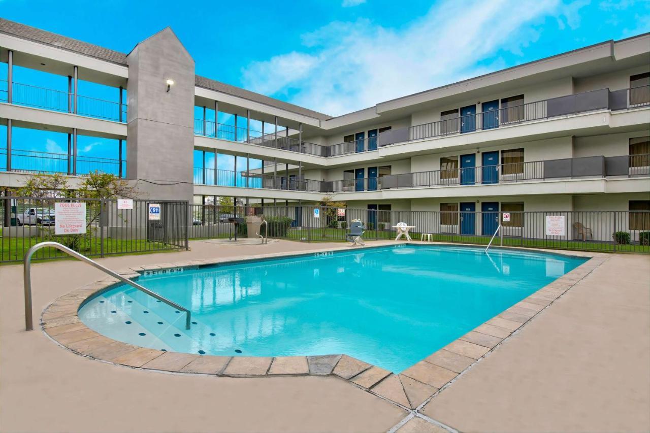 Studio 6-San Antonio, Tx - Airport Hotel Exterior photo